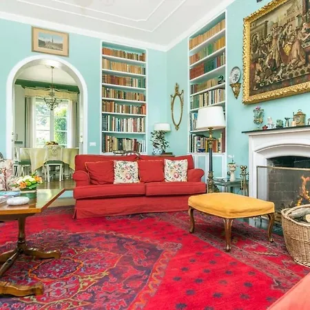 Stunning 6-Bed Private Villa With Pool Near Venice Villa